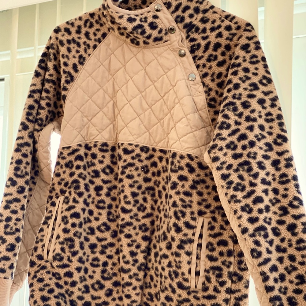 NWT Abercrombie Fitch Asymmetrical Snap Fleece